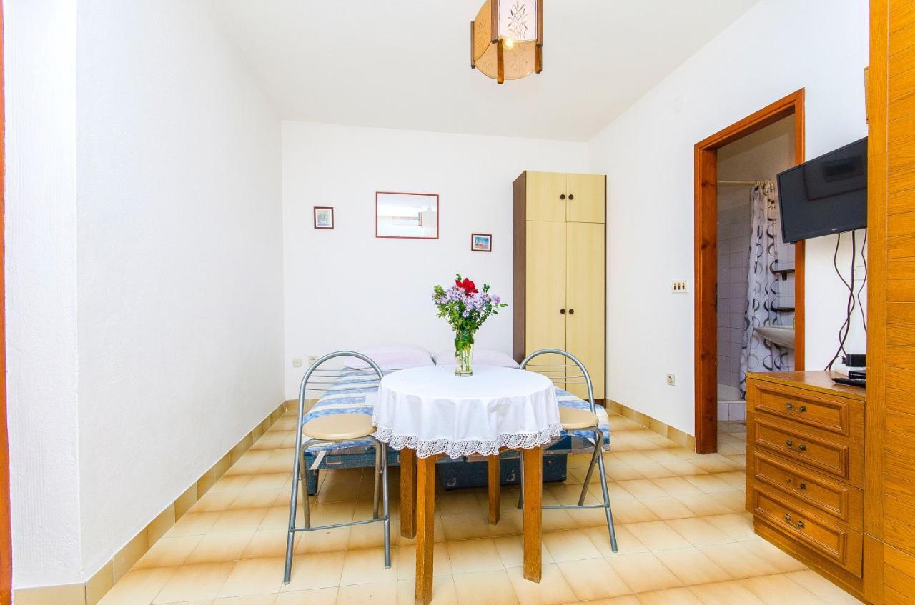 Apartments By The Sea Pisak, Omis - 2802 Екстер'єр фото
