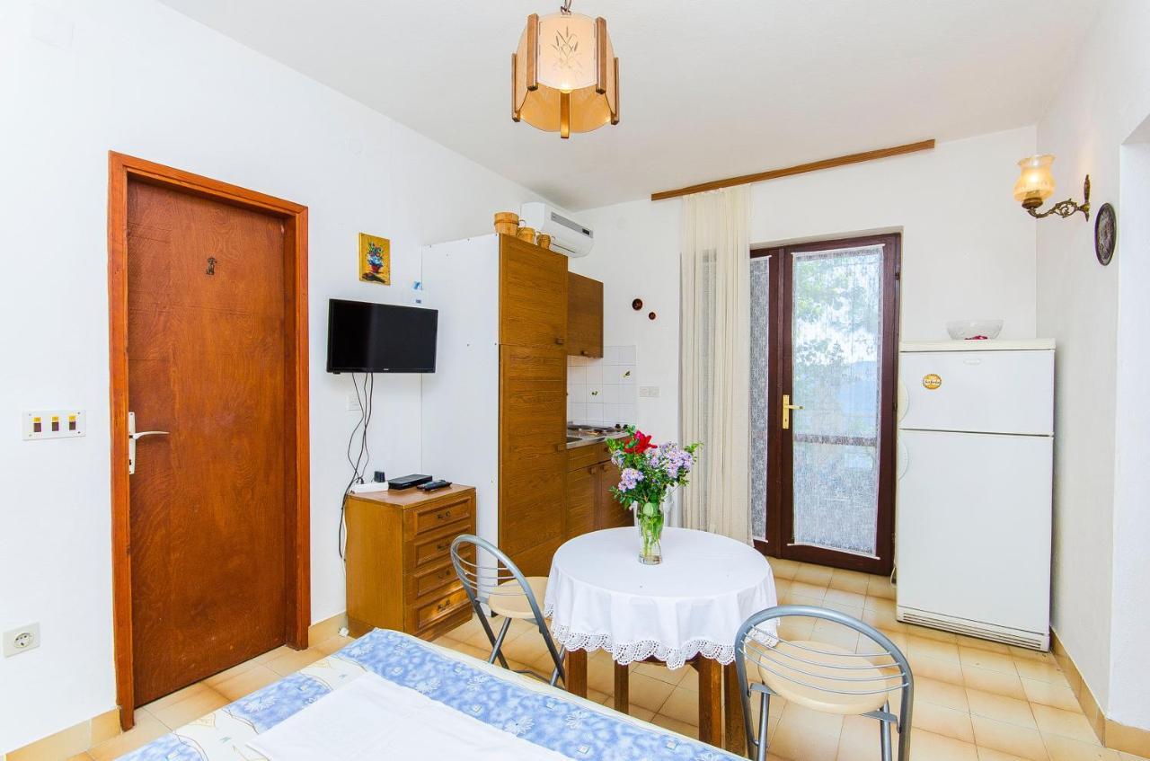 Apartments By The Sea Pisak, Omis - 2802 Екстер'єр фото