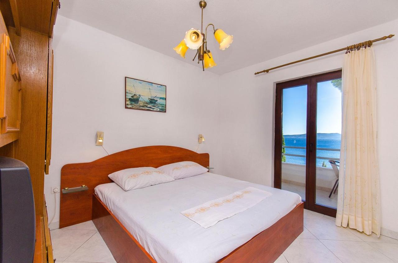 Apartments By The Sea Pisak, Omis - 2802 Екстер'єр фото