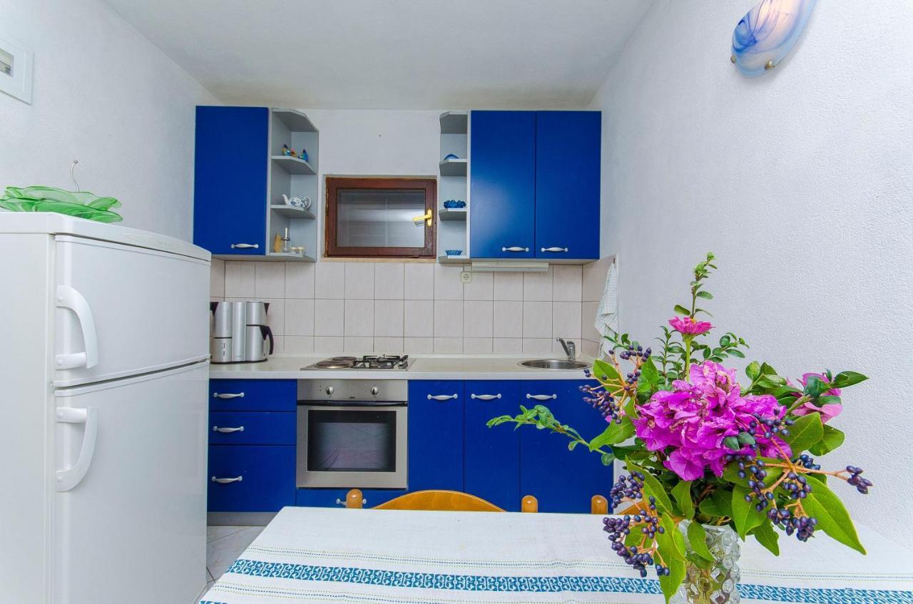 Apartments By The Sea Pisak, Omis - 2802 Екстер'єр фото