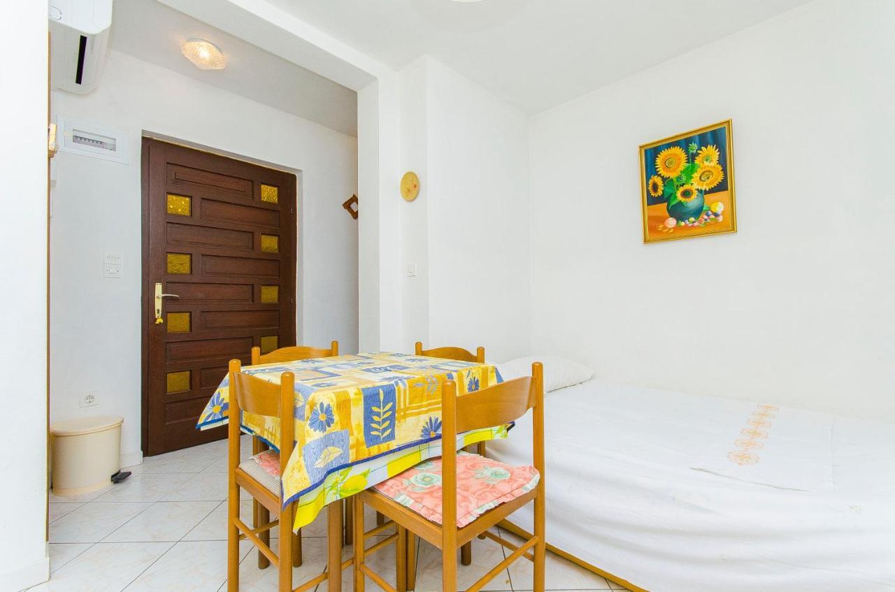 Apartments By The Sea Pisak, Omis - 2802 Екстер'єр фото